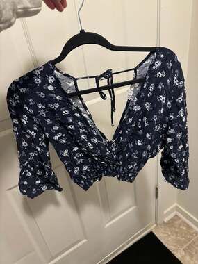 Ivy & Main Navy Blue Floral Smocked Cropped Long Sleeve Blouse
